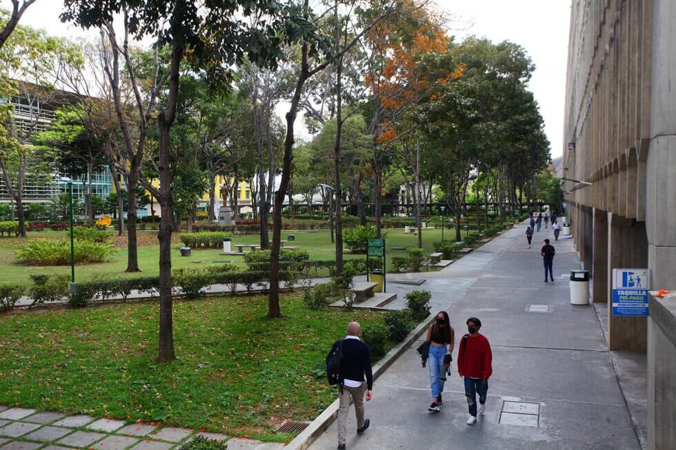 Amenazas al sistema de educación superior Amenazas al sistema de educación superior