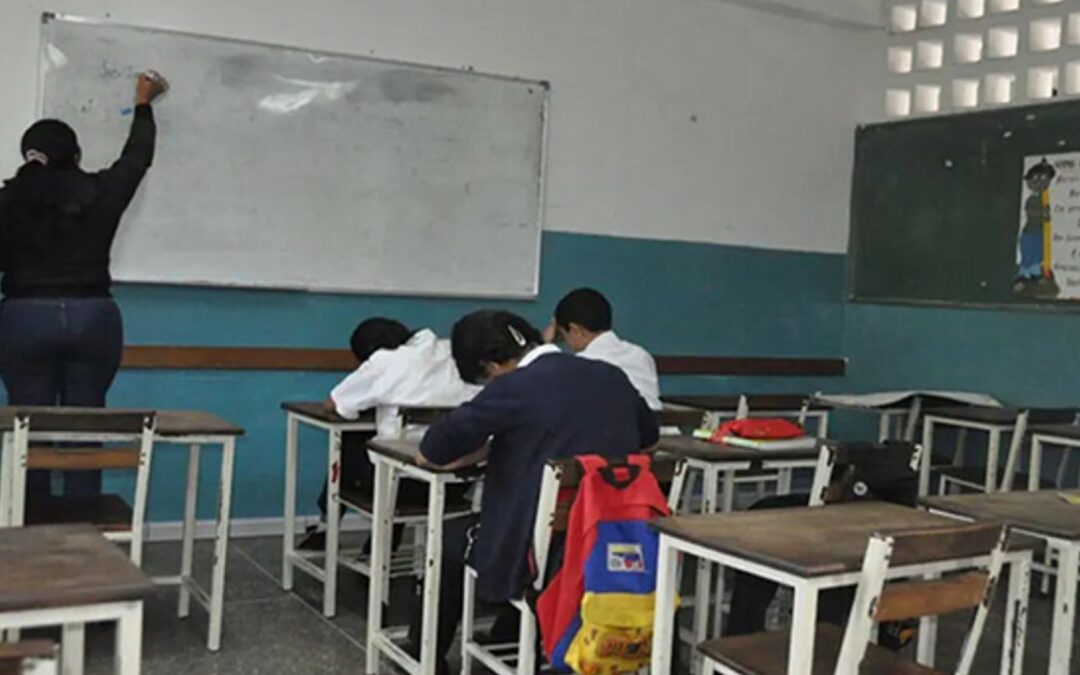 La insuficiencia de docentes calificados